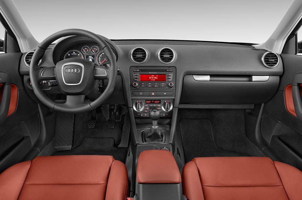 Audi A3 (Baujahr 2011) Ambition 5 Türen Cockpit und Innenraum