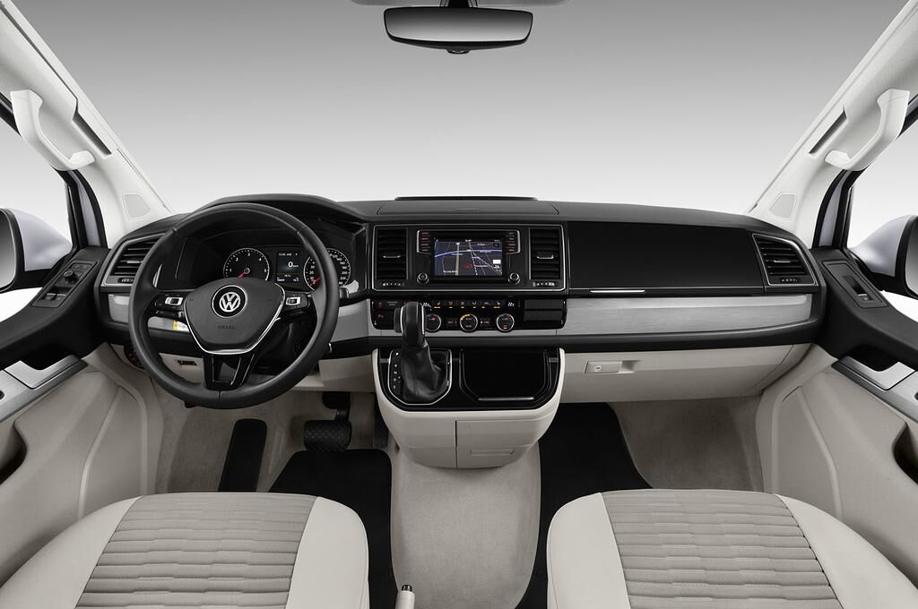 Volkswagen California (Baujahr 2018) Ocean 4 Türen Cockpit und Innenraum