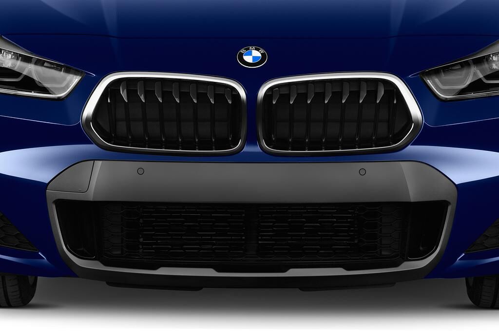 BMW X2 (Baujahr 2018) M Sport X 5 Türen Kühlergrill und Scheinwerfer
