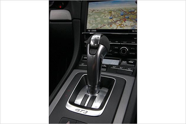 Den Vorgänger gab es auch noch als Handschalter, der neue 911 GT3 ist ausschließlich mit Doppelkupplungsgetriebe zu haben