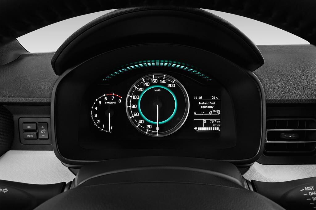 Suzuki Ignis (Baujahr 2018) Comfort+ 5 Türen Tacho und Fahrerinstrumente