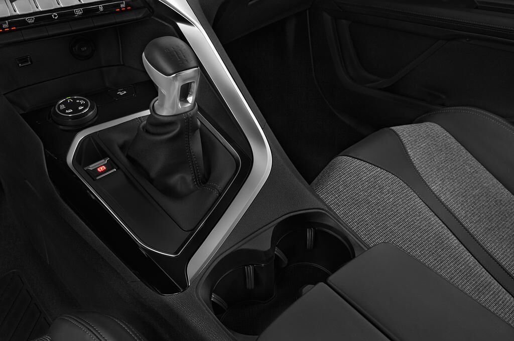 Peugeot 3008 (Baujahr 2018) Allure 5 Türen Schalthebel