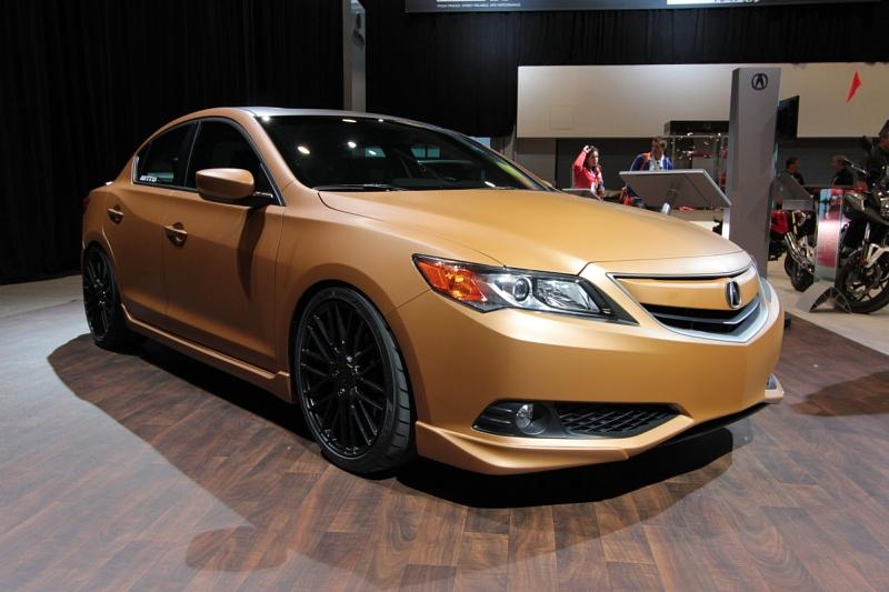 Hondas Nobeltochter Acura hat diesen ILX von MAD Industries tunen lassen. Eine matte Folierung macht den Wagen auffällig. Zudem bringt ein Nachrüstkompressor den Japaner auf 250 PS