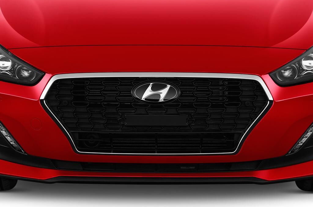 Hyundai i30 Fastback (Baujahr 2018) Premium 5 Türen Kühlergrill und Scheinwerfer