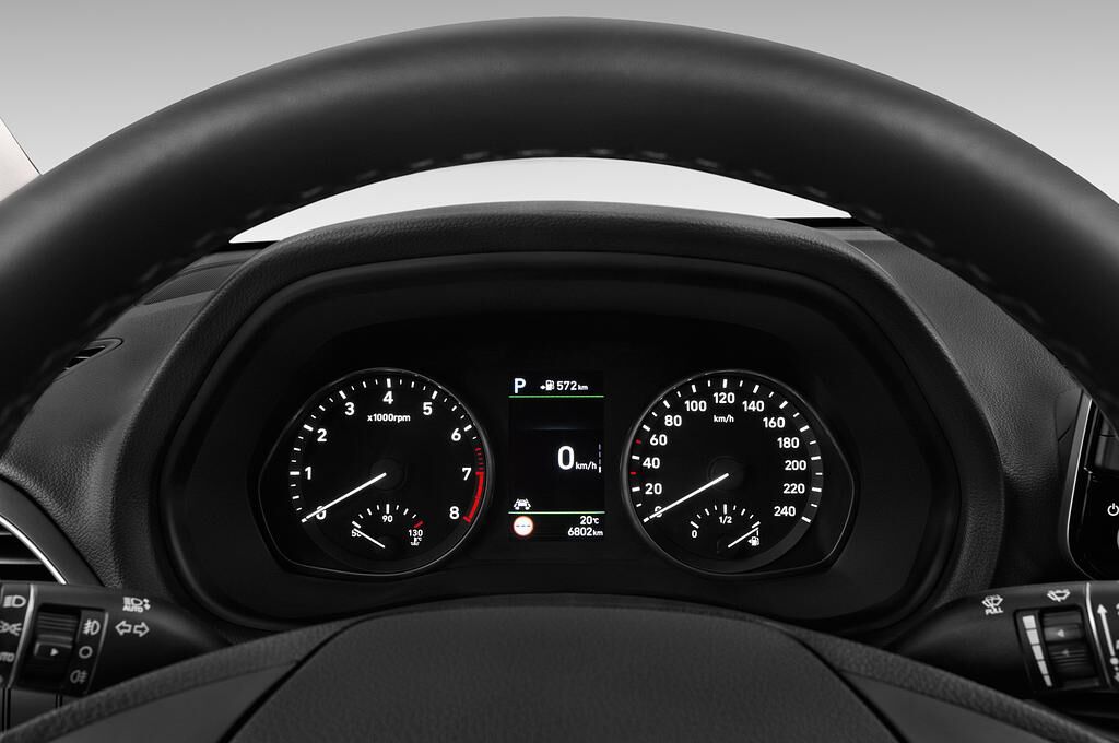 Hyundai i30 Fastback (Baujahr 2018) Premium 5 Türen Tacho und Fahrerinstrumente