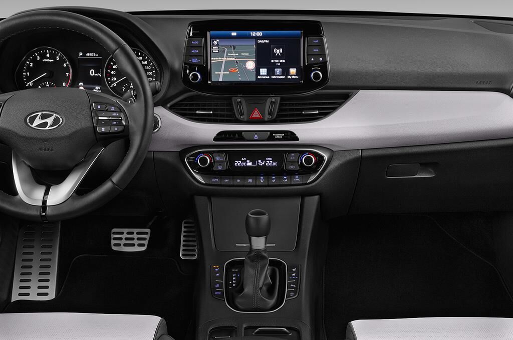 Hyundai i30 Fastback (Baujahr 2018) Premium 5 Türen Mittelkonsole