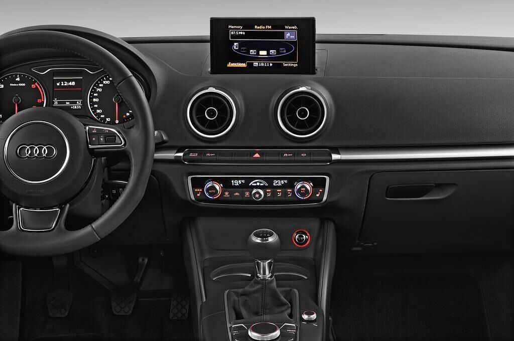 Audi A3 (Baujahr 2013) Ambition 5 Türen Mittelkonsole