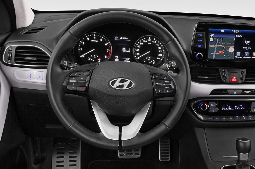 Hyundai i30 Fastback (Baujahr 2018) Premium 5 Türen Lenkrad