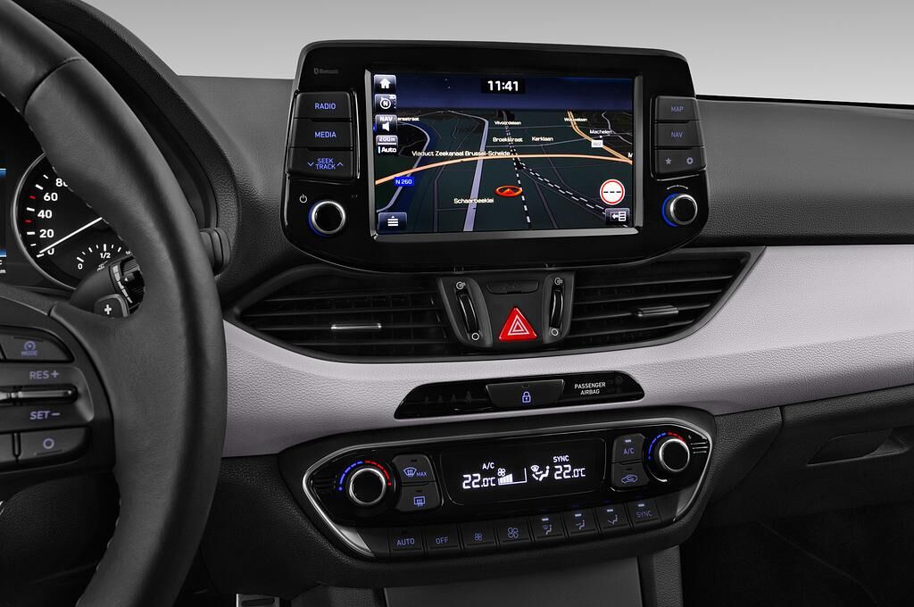 Hyundai i30 Fastback (Baujahr 2018) Premium 5 Türen Temperatur und Klimaanlage