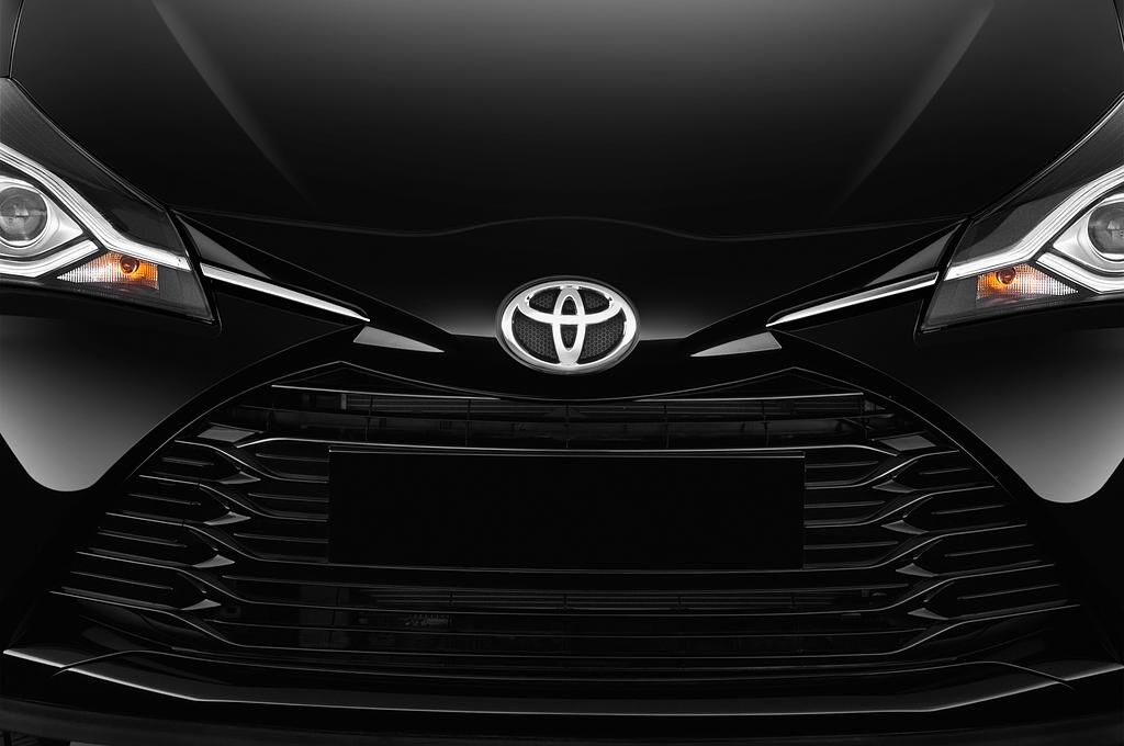 Toyota Yaris (Baujahr 2018) Team Deutschland 5 Türen Kühlergrill und Scheinwerfer