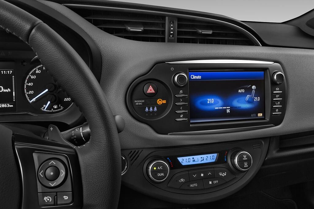 Toyota Yaris (Baujahr 2018) Team Deutschland 5 Türen Temperatur und Klimaanlage