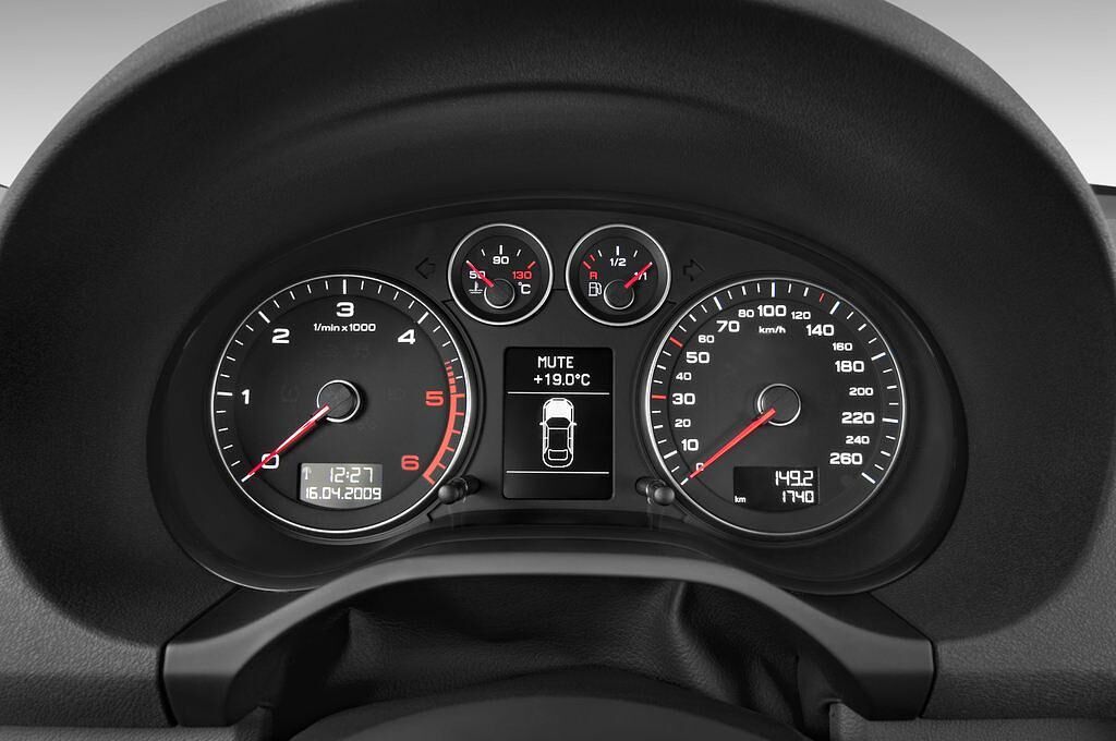 Audi A3 (Baujahr 2011) Ambition 5 Türen Tacho und Fahrerinstrumente