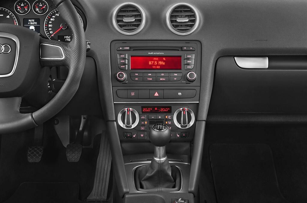 Audi A3 (Baujahr 2011) Ambition 5 Türen Mittelkonsole