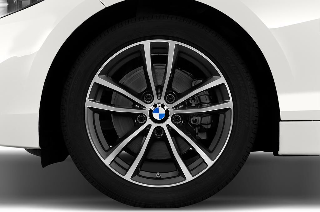BMW 2 Series (Baujahr 2018) Sport 2 Türen Reifen und Felge