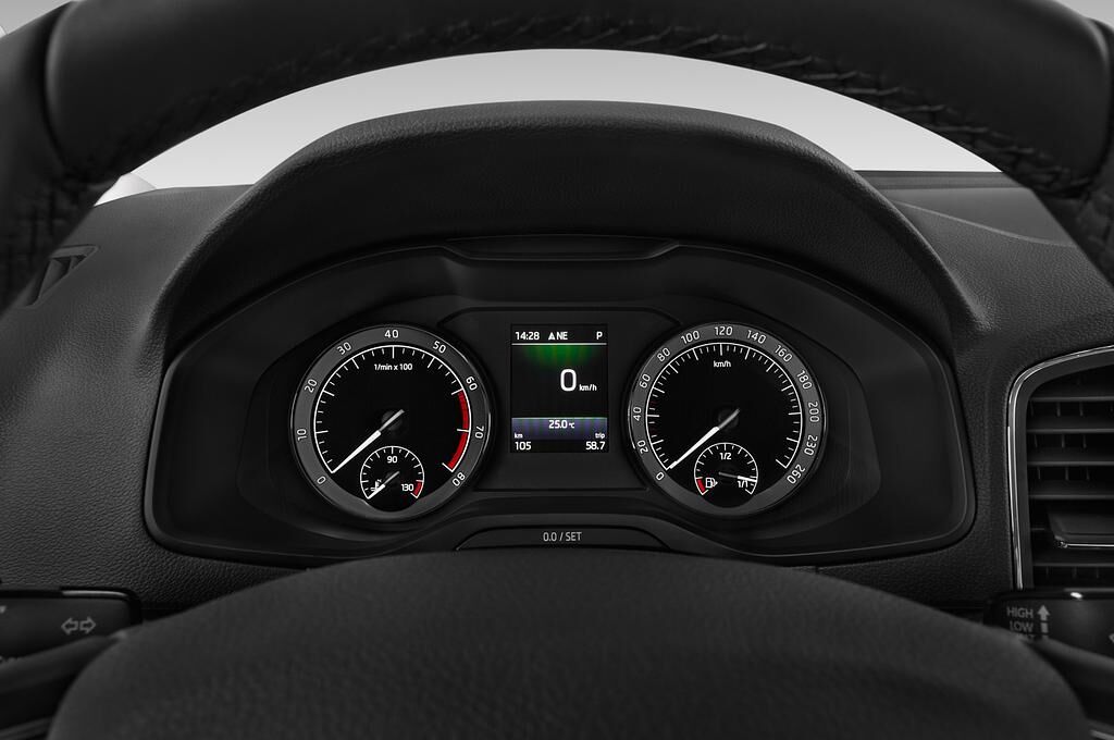 Skoda Karoq (Baujahr 2018) Ambition 5 Türen Tacho und Fahrerinstrumente