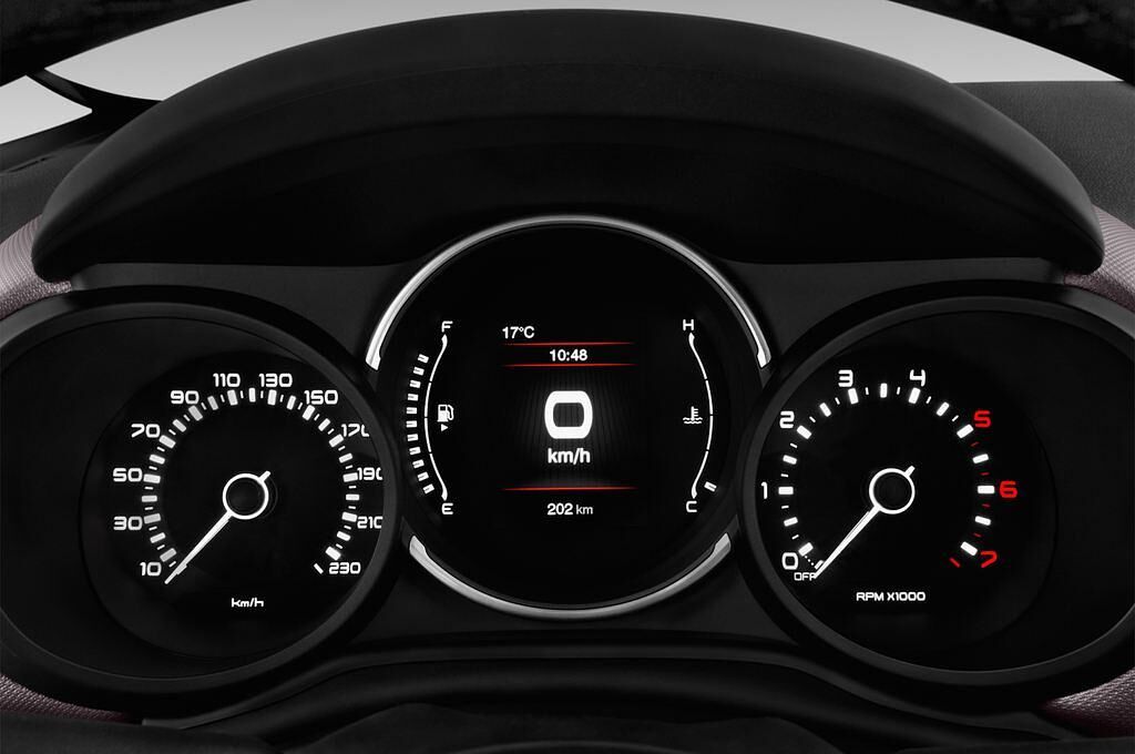 FIAT 500L (Baujahr 2018) Lounge 5 Türen Tacho und Fahrerinstrumente