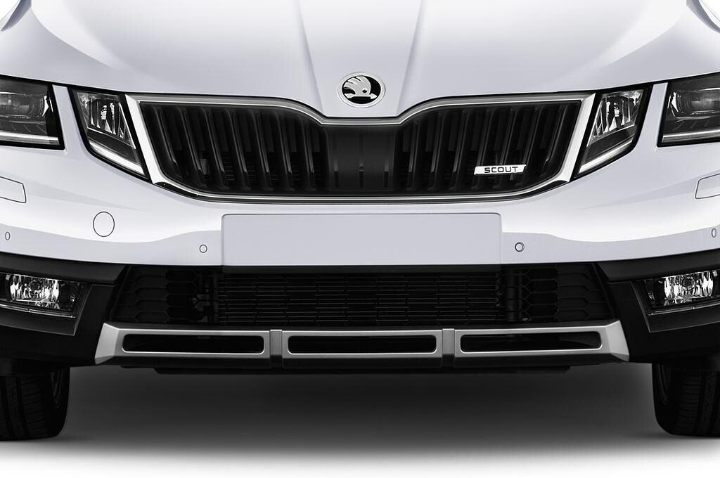 Skoda Octavia Combi (Baujahr 2017) Scout 5 Türen Kühlergrill und Scheinwerfer