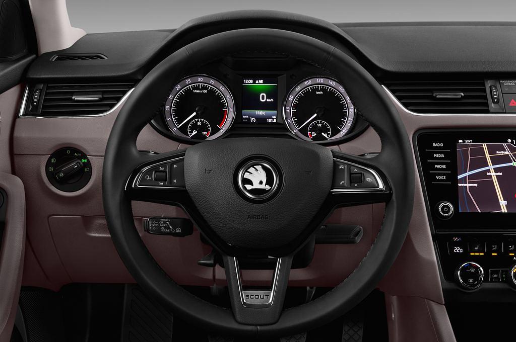 Skoda Octavia Combi (Baujahr 2017) Scout 5 Türen Lenkrad