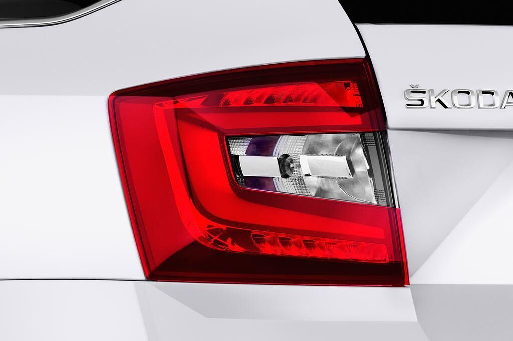 Skoda Octavia Combi (Baujahr 2017) Scout 5 Türen Rücklicht