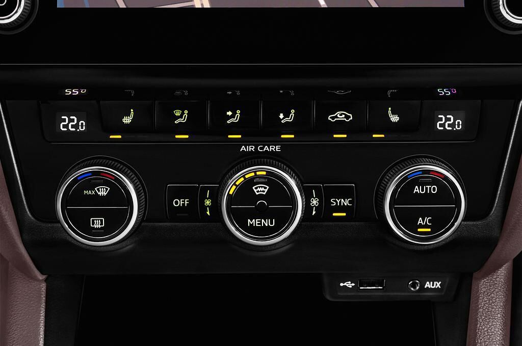 Skoda Octavia Combi (Baujahr 2017) Scout 5 Türen Temperatur und Klimaanlage