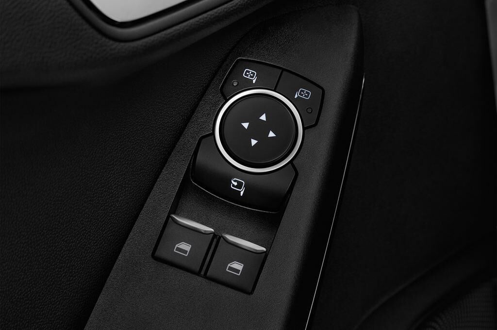 Ford Fiesta (Baujahr 2017) Titanium 3 Türen Bedienungselemente Tür