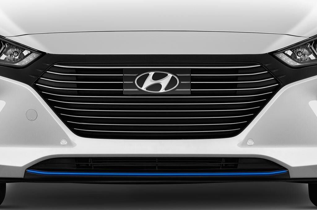 Hyundai IONIQ plug-in Hybrid (Baujahr 2017) Premium 5 Türen Kühlergrill und Scheinwerfer