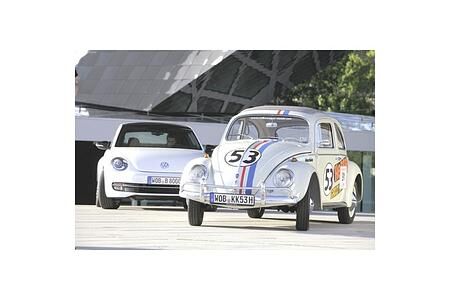 Historische Shuttlefahrzeuge von Volkswagen beim „Rollenden Museum“ in München