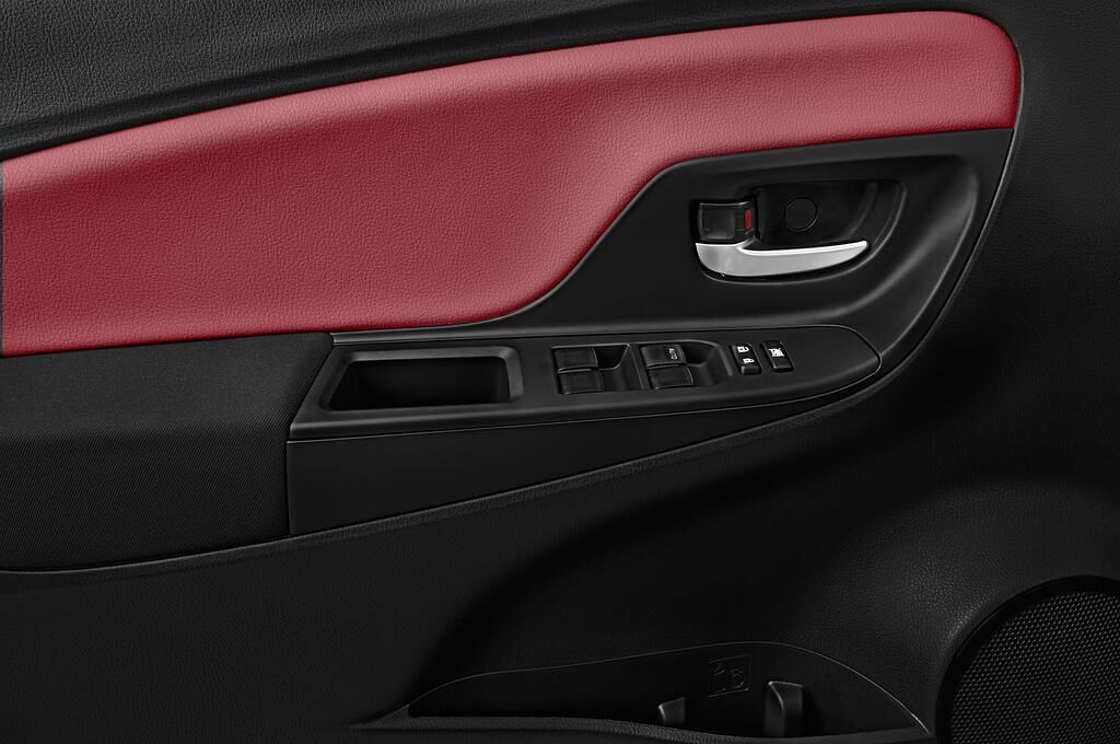 Toyota Yaris (Baujahr 2018) Style Selection 5 Türen Bedienungselemente Tür