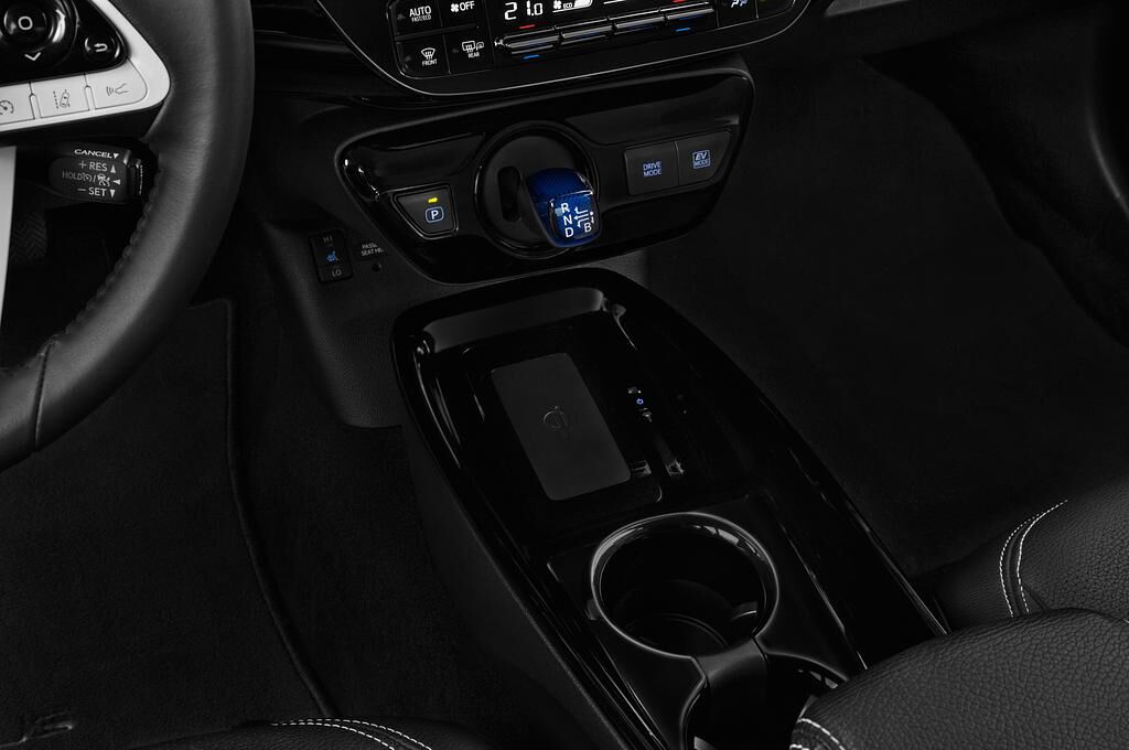 Toyota Prius (Baujahr 2018) Comfort 5 Türen Schalthebel