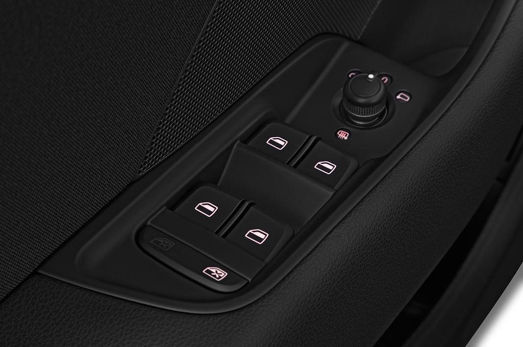 Audi A3 (Baujahr 2015) Ambiente 5 Türen Bedienungselemente Tür