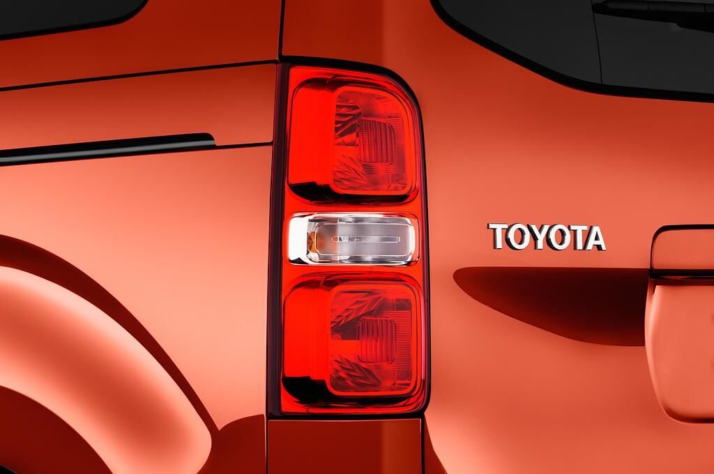 Toyota Proace Verso (Baujahr 2018) Family 5 Türen Rücklicht
