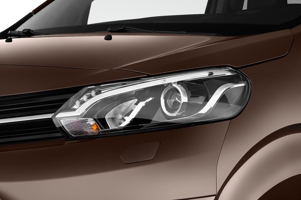 Toyota Proace Verso (Baujahr 2018) Executive 5 Türen Scheinwerfer
