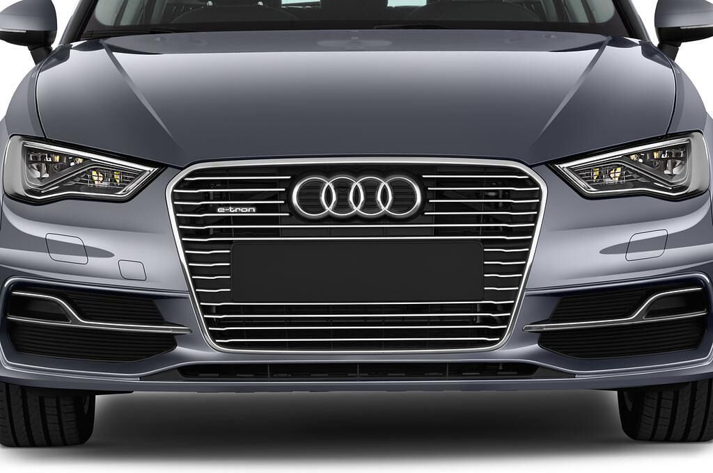 Audi A3 (Baujahr 2015) Ambiente 5 Türen Kühlergrill und Scheinwerfer