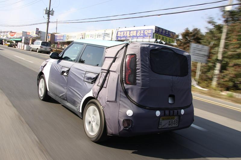 Kia Soul EV 2014 auf den Straßen von Seoul