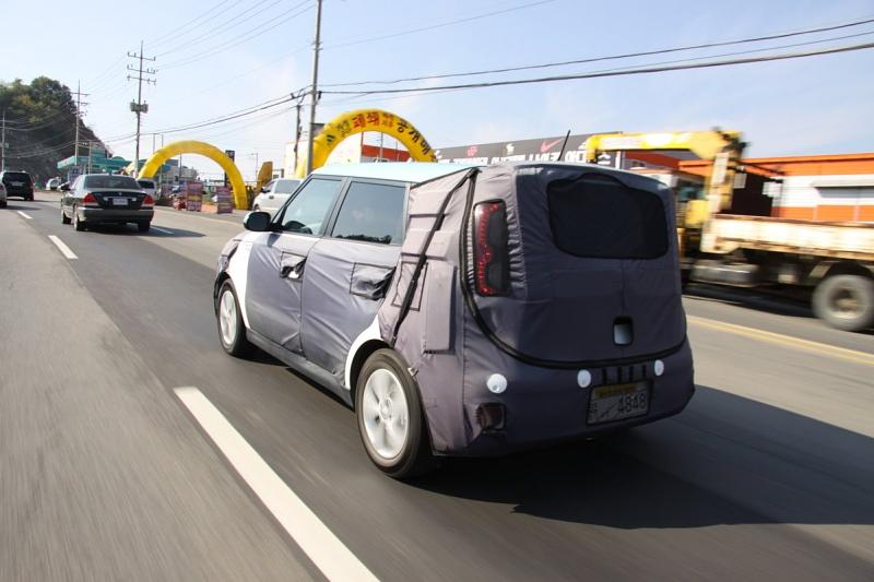 Kia Soul EV 2014 auf den Straßen von Seoul
