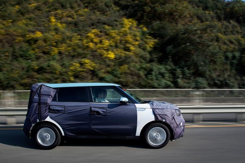 Kia Soul EV 2014 auf den Straßen von Seoul