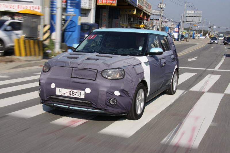 Kia Soul EV 2014 auf den Straßen von Seoul