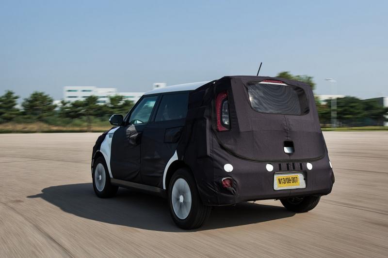 Kia Soul EV 2014 auf den Straßen von Seoul