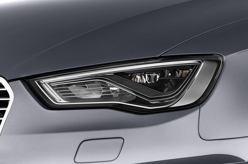 Audi A3 (Baujahr 2015) Ambiente 5 Türen Scheinwerfer
