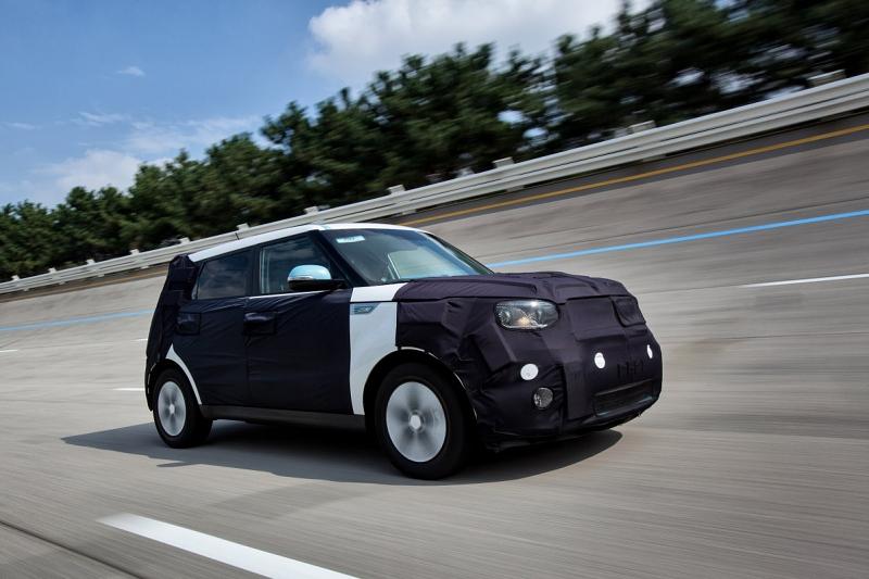 Kia Soul EV 2014 auf den Straßen von Seoul