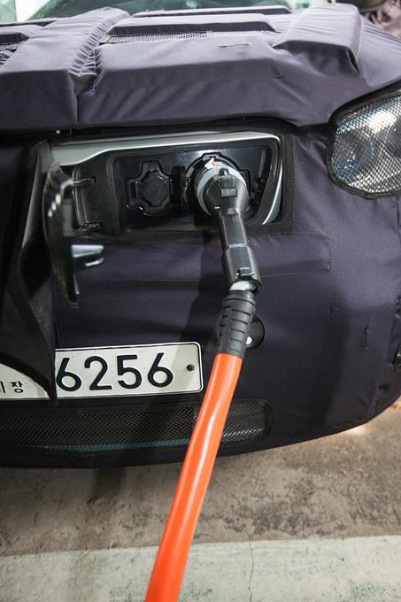 Kia Soul EV 2014 auf den Straßen von Seoul