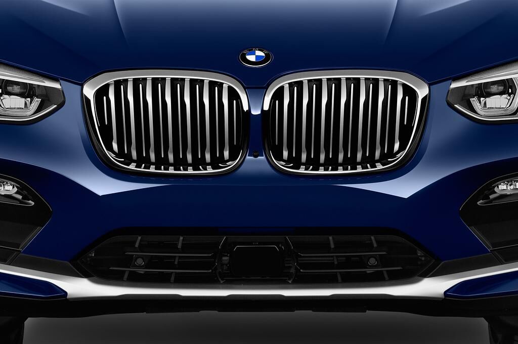 BMW X4 (Baujahr 2018) xLine 5 Türen Kühlergrill und Scheinwerfer