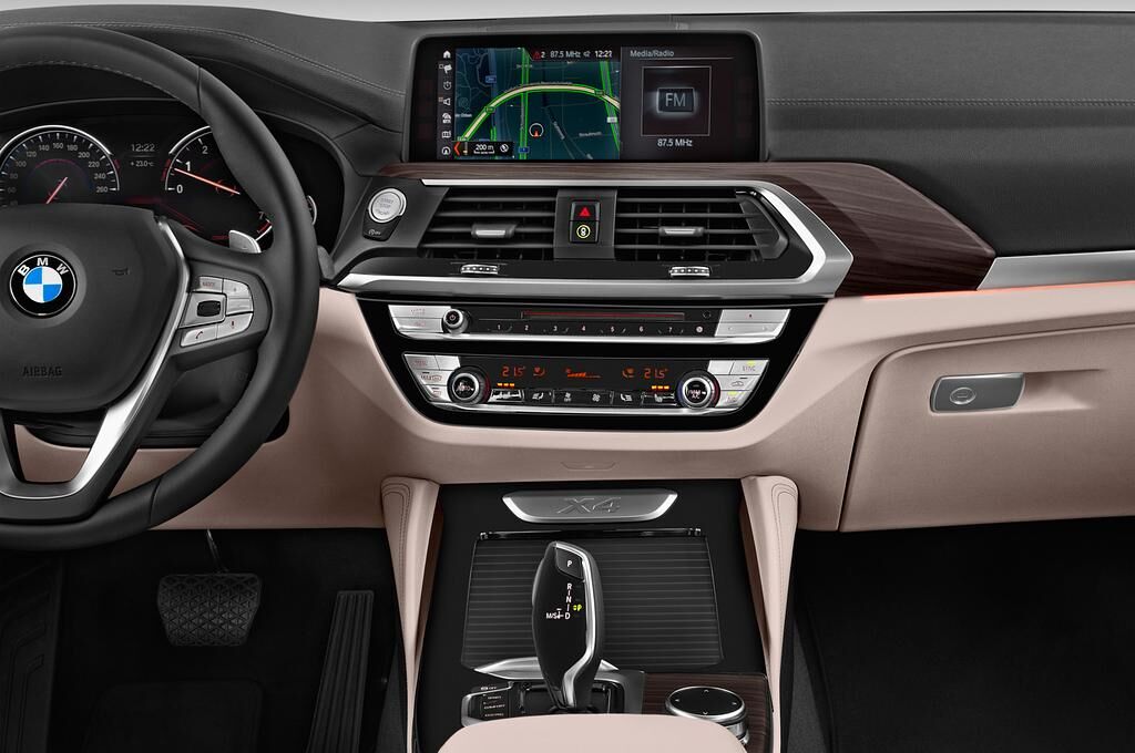 BMW X4 (Baujahr 2018) xLine 5 Türen Mittelkonsole