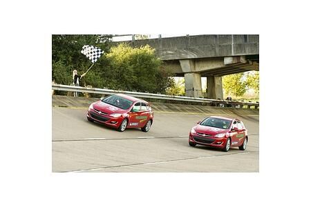 24-Stunden-Rekordfahrt: Opel Astra schnellster Serien-Diesel der Welt