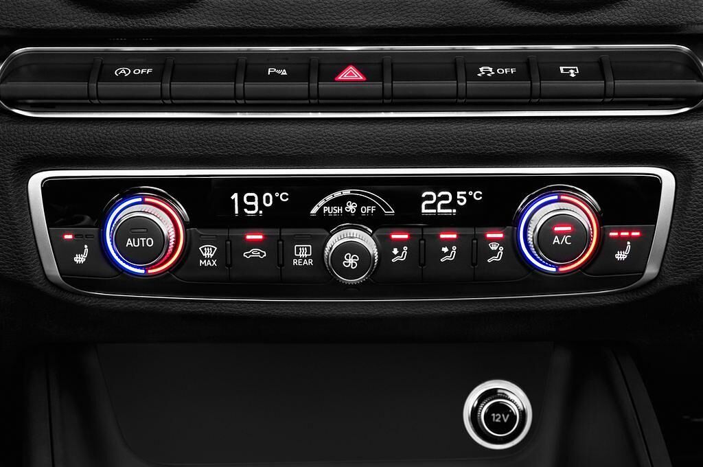 Audi A3 (Baujahr 2017) Design 2 Türen Temperatur und Klimaanlage
