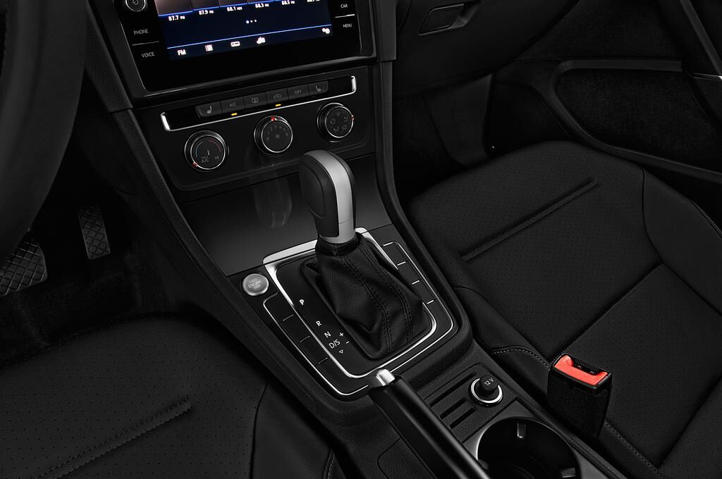 Volkswagen Golf Variant (Baujahr 2018) Comfortline 5 Türen Schalthebel