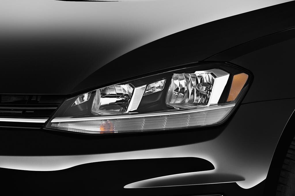 Volkswagen Golf Variant (Baujahr 2018) Comfortline 5 Türen Scheinwerfer