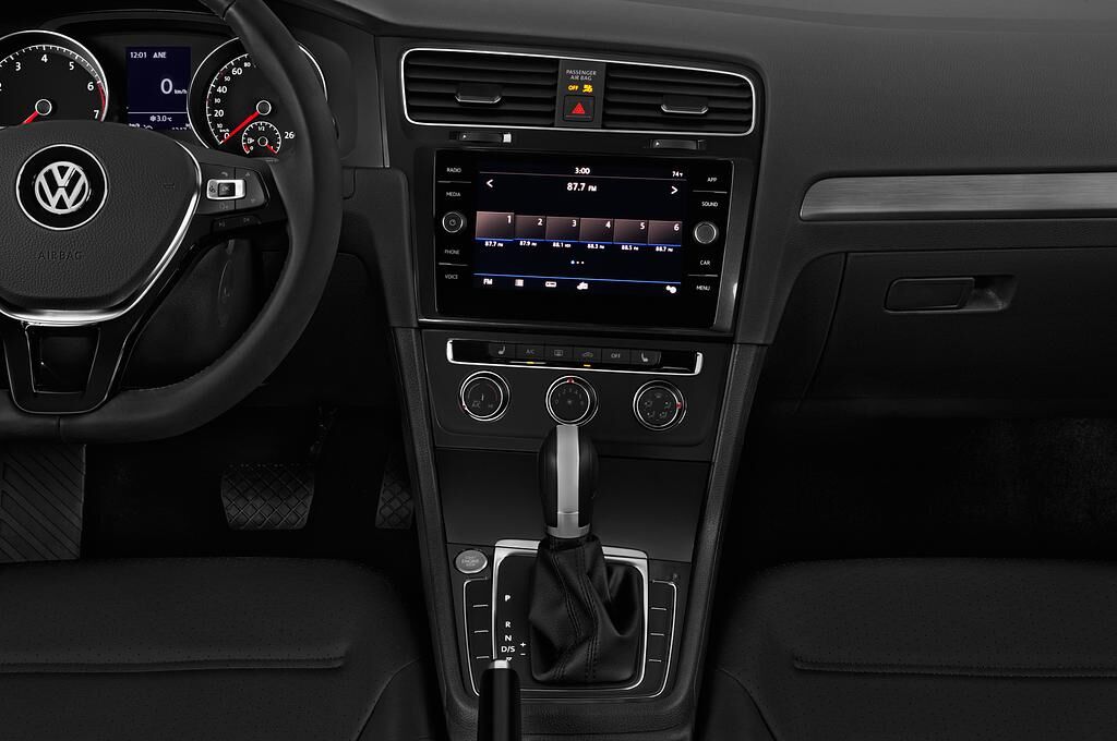 Volkswagen Golf Variant (Baujahr 2018) Comfortline 5 Türen Mittelkonsole