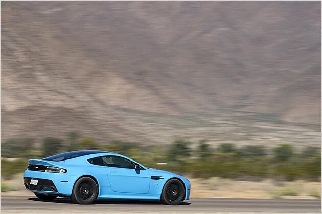 Der jüngste Aston-Martin-Spross ist ein kompromissloser, zweisitziger Sportwagen, der ein sehr direktes, unmittelbares Fahrerlebnis bietet