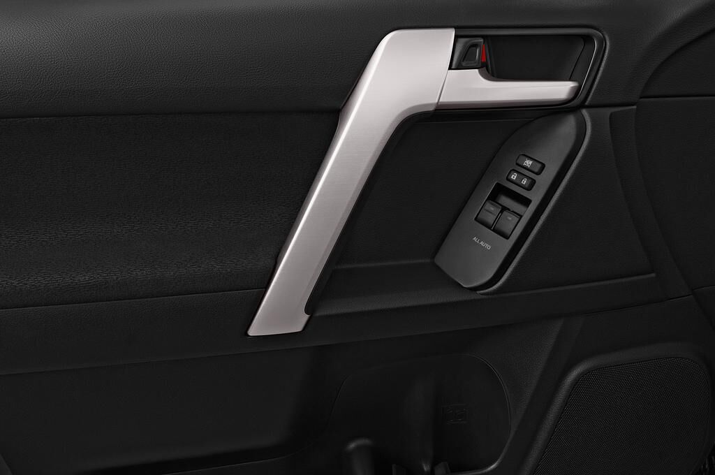 Toyota Land Cruiser 150 (Baujahr 2018) Executive 3 Türen Bedienungselemente Tür